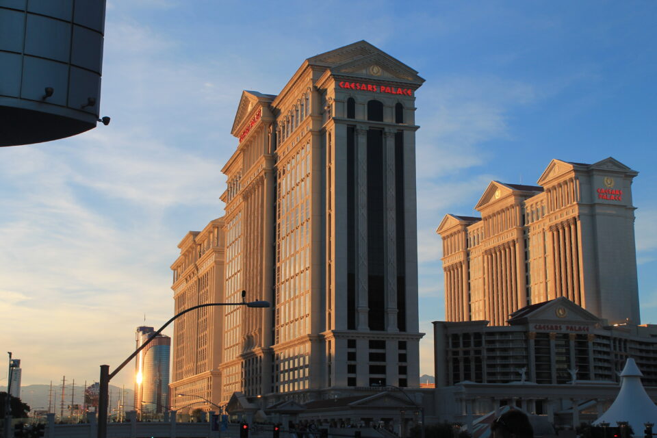 Cesar Hotel Las Vegas ph. @poshbackpackers
