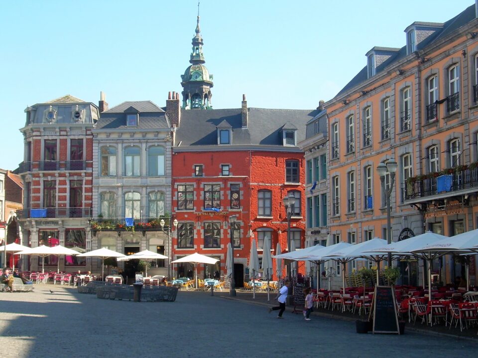 Mons -  piccole e medie città da visitare in primavera 