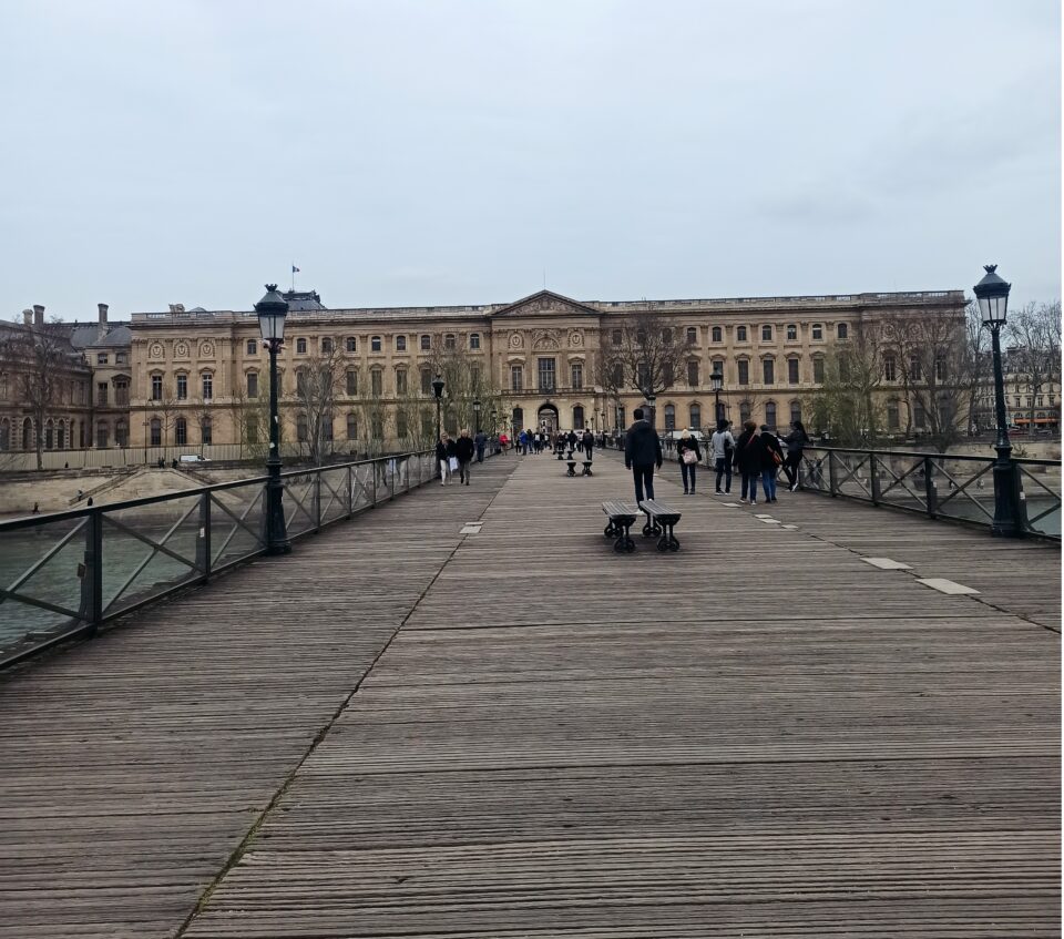Pont des Artes - esperienze più belle da fare a Parigi 