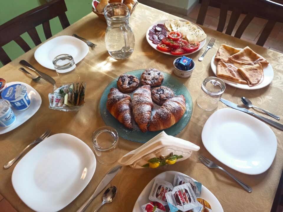 Visitare Civita, colazione del b&b il belvedere 