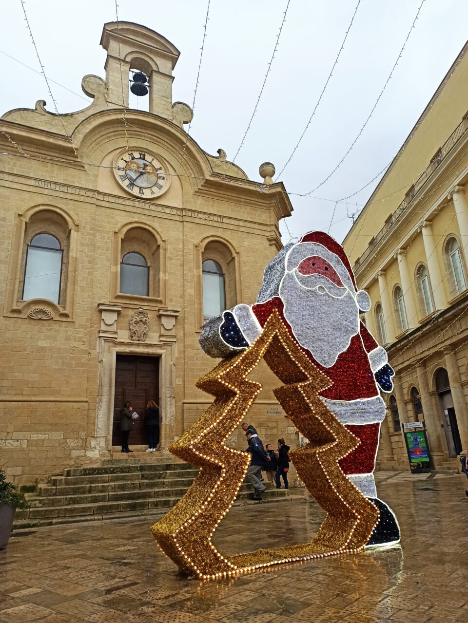 Decorazioni di Natale a Gravina in Puglia - ph. www.poshbackpackers.it