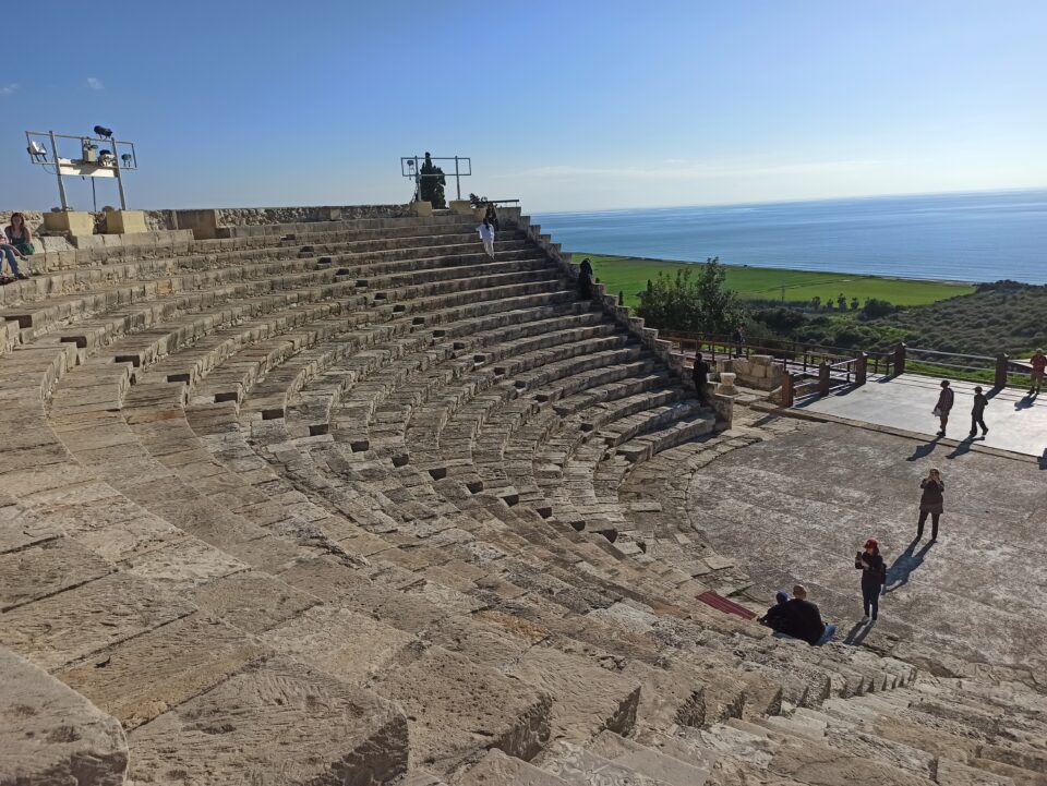 Cipro in inverno - teatro di Kourion - ph. www,poshbackpackers.it